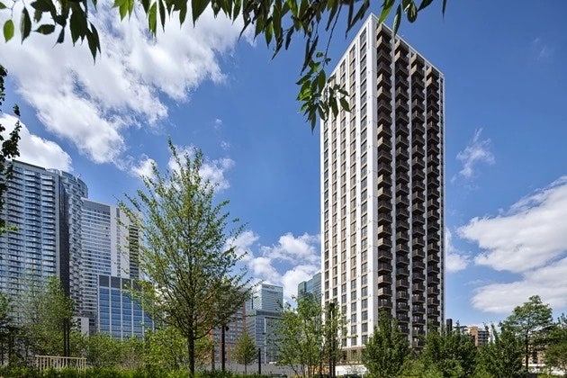  Room in Central Canary Wharf Main Photo