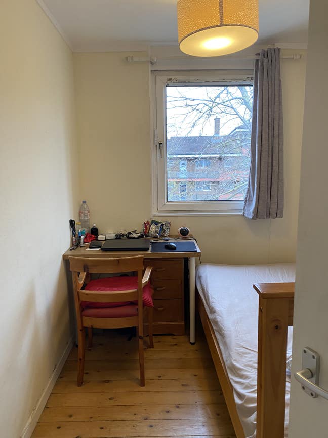 A lovely single room to let at new cross gate  Main Photo