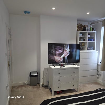 King-Size Room – Newly Renovated House Main Photo