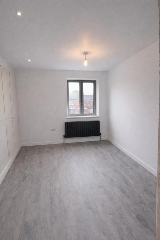 Brand New Ensuite Rooms  Newly Renovated House Main Photo