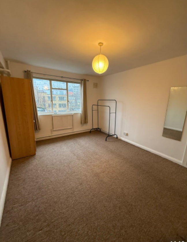 Commercial Rd E1 Large Double Rooms! Main Photo