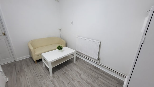 New Dbl+2Baths+Lounge+Balcony, 2Mins to Station!!  Main Photo