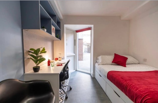 I am looking for someone to take over my tenancy a Main Photo