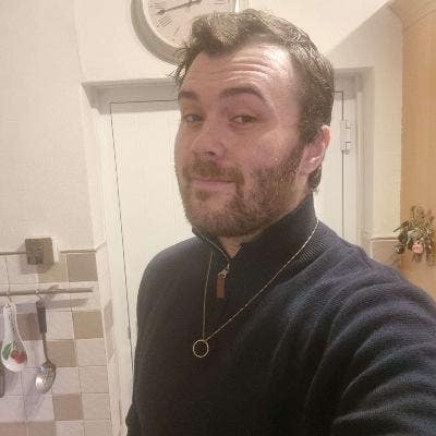 I'm a 28 year old guy looking for a room!~ Main Photo