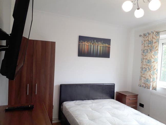 2 Double Rooms Available, Bills Included Main Photo
