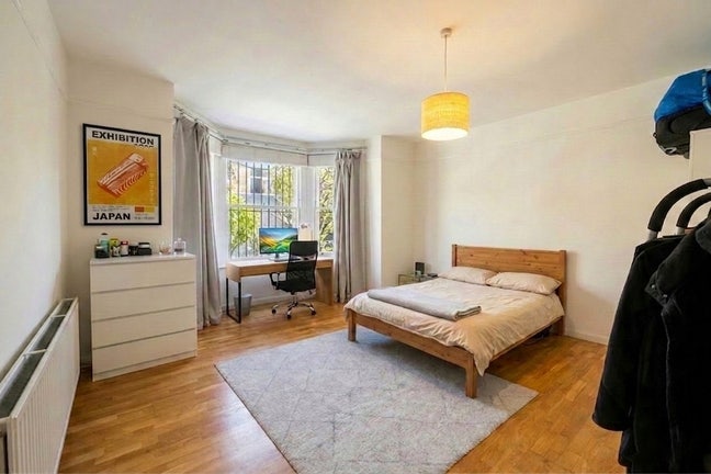 Spacious Double room in Clapham North Main Photo