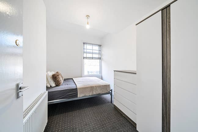 A bright double room in Tooting bills included Main Photo