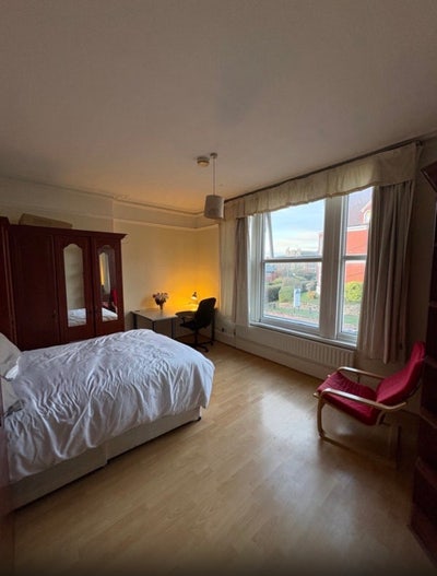 Room to Rent in Shared House (Month-to-Month) Main Photo