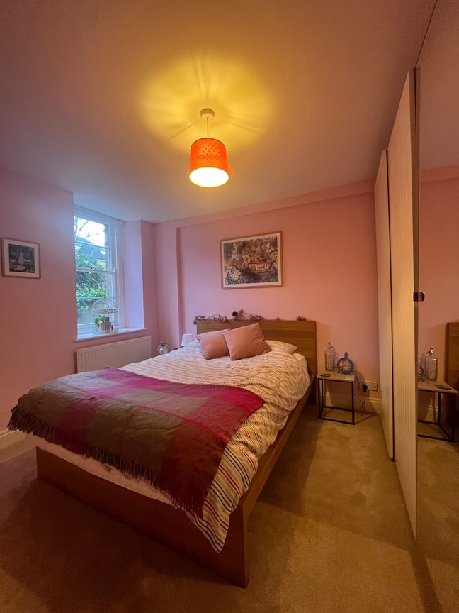 Double room in beautiful garden apartment Main Photo