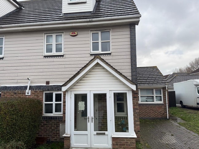 Studio for &pound;675 pcm plus Parking Space Main Photo