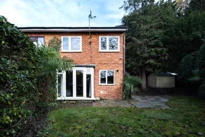 2 rooms available in a 5 bed house  Main Photo