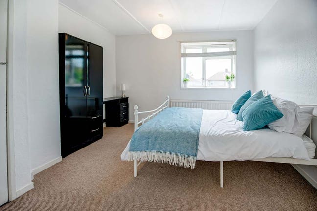 Bright Double Room in Prof. House | All Bills Inc! Main Photo