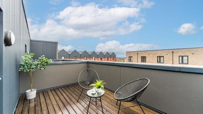 Room in a terrace house near canal Main Photo