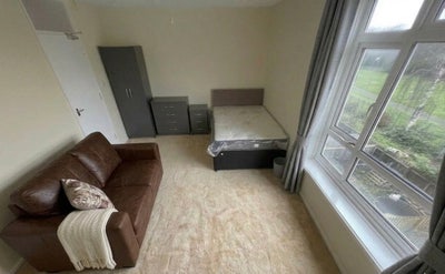 HMO DSS Supported Accommodation Newtown City Centr Main Photo