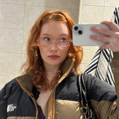 26(F) working professional looking for spare room Main Photo