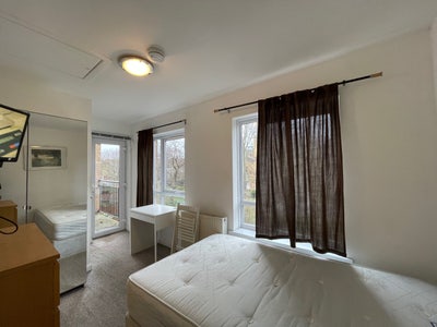 Double room for single occupancy-Gated development Main Photo
