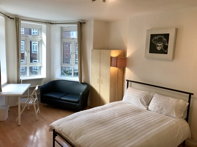 Spacious Room Next The River! Main Photo