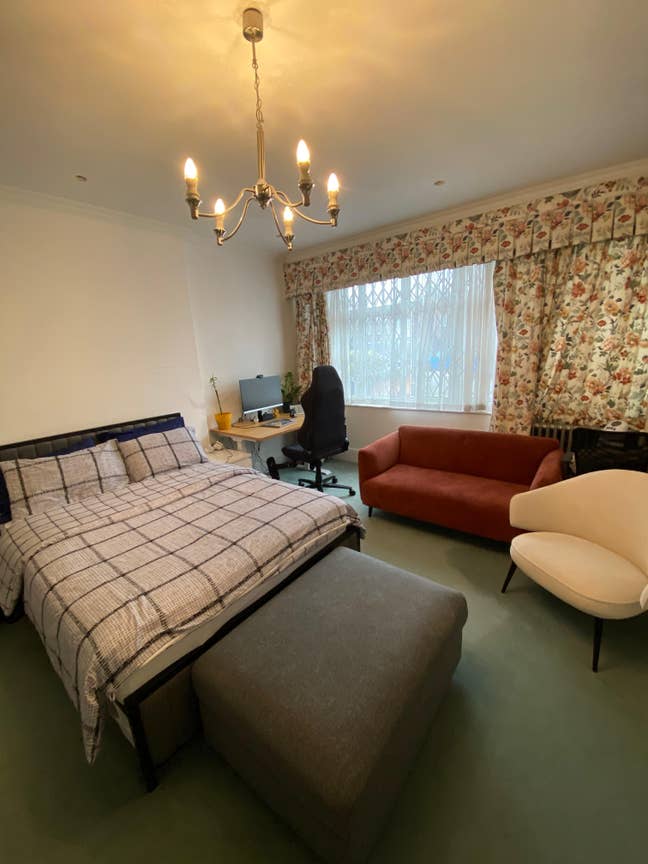 Massive ensuite room, good location  Main Photo