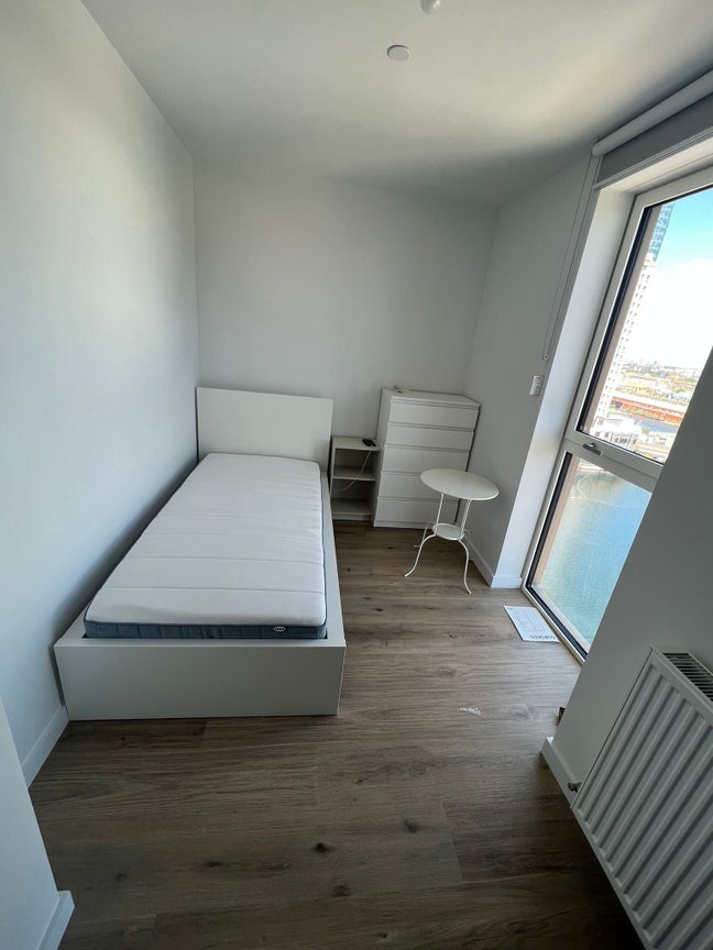 Flatmate Wanted – Canary Wharf (E14) 🌿 Main Photo