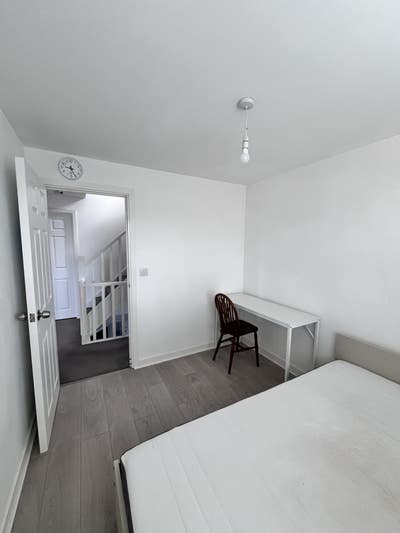 Room for rent  Main Photo