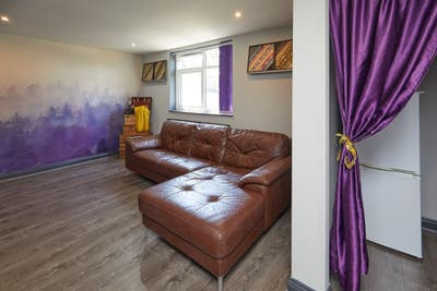 Luxurious Large Rooms with own lounge area In CV1 Main Photo