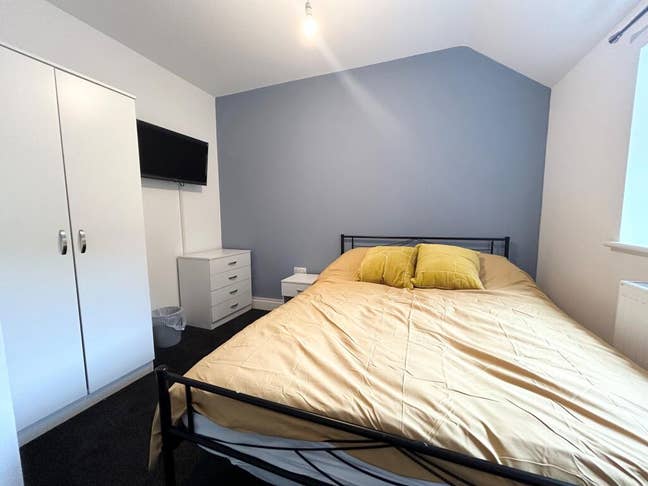 Affordable, Beautiful Room in Bolton. Call now! Main Photo