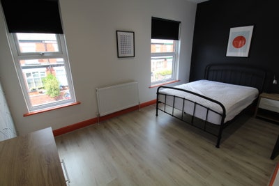 Upstairs Double Ensuite room to rent Main Photo