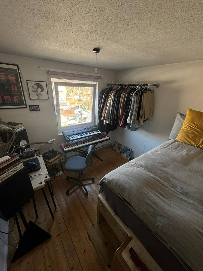 Cosy room in large Sunny apartment Main Photo