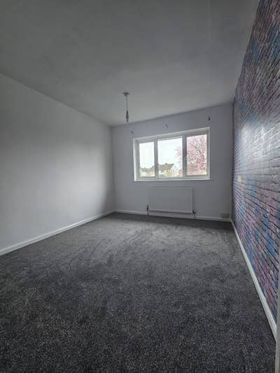 ✨ Newly Renovated Rooms Available – ST17✨ Main Photo