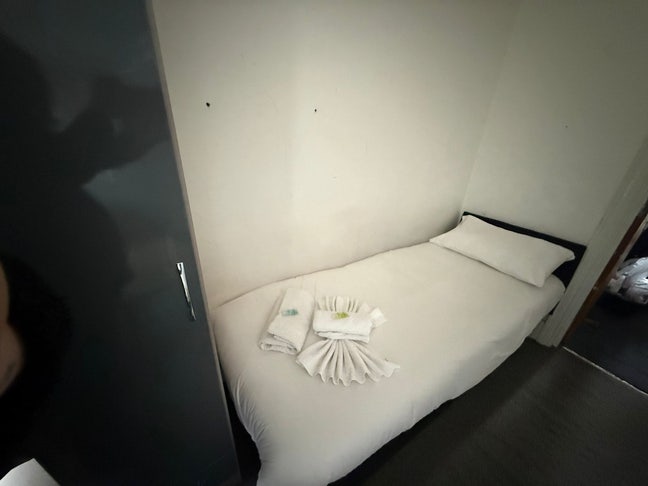 Small single room available for rent Main Photo