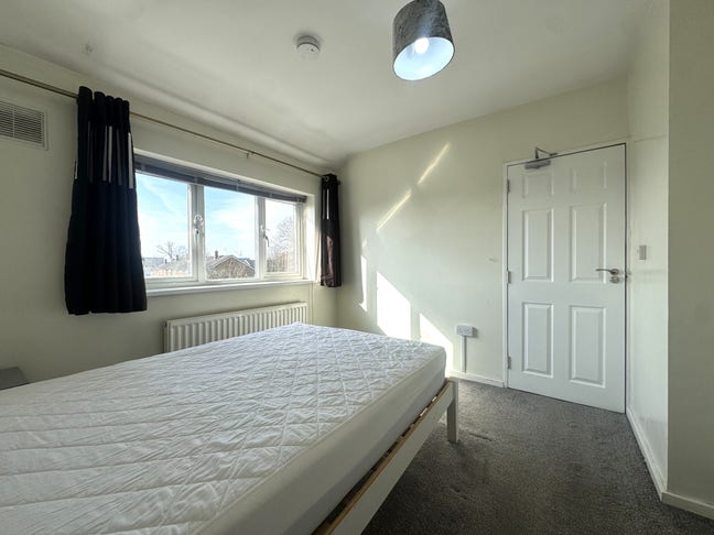 Double Room Available in Houseshare Main Photo