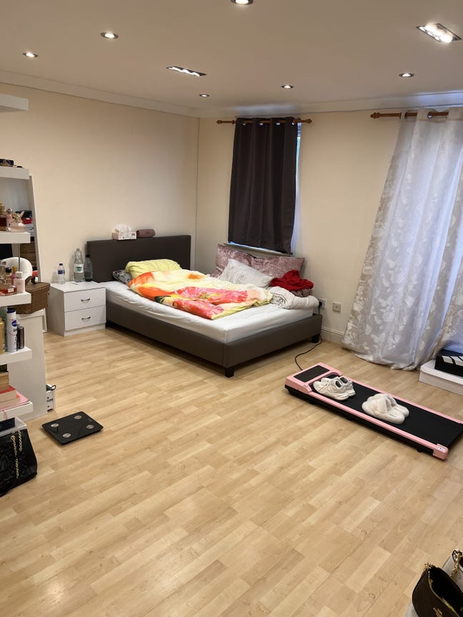 Room 4, Silbury Avenue, Mitcham, CR4 Main Photo