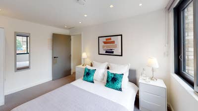 Double Room Available in Modern, Up-Beat Flat! Main Photo