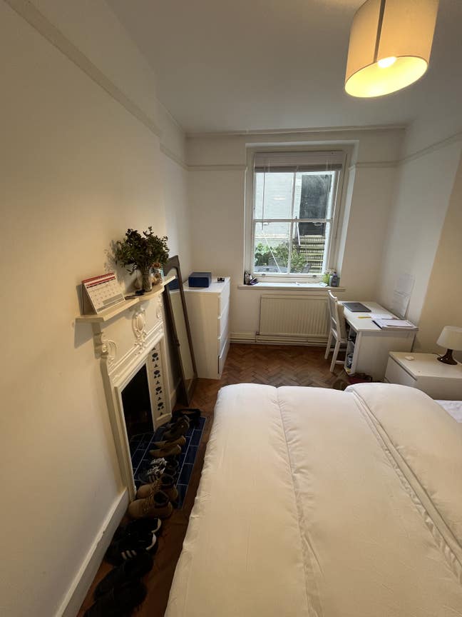Bright Room Available – 5-Month Stay, &pound;290/week, N Main Photo