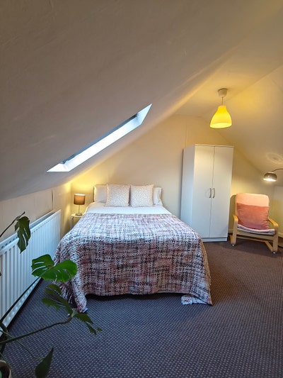 Double room in a three bed house Main Photo