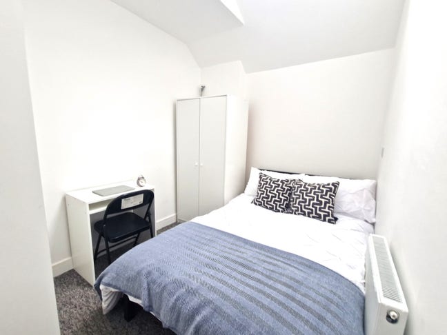 Refubished Flat share near Village Centre Main Photo