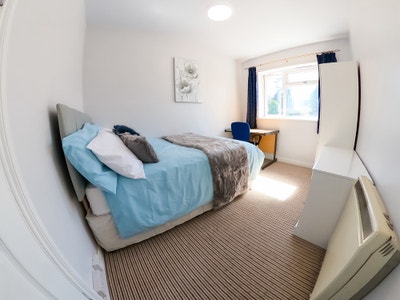 😍Stunny Double, JLR bus stop, Train station Main Photo