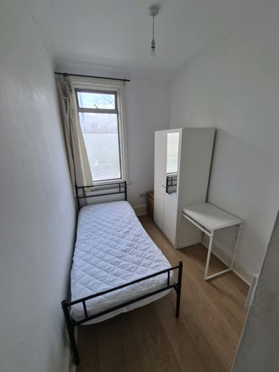 Single/double room in Eastham opposite park Main Photo