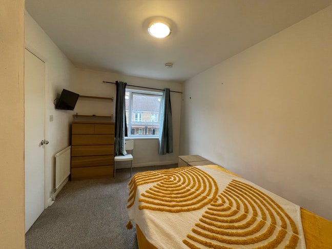 Double room for single occupancy-Gated development Main Photo