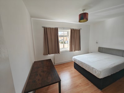 Close to JR & Convenient bus route to Oxford City! Main Photo