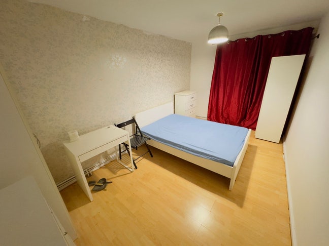 Vibrant DBL room ✨| 5 min walk to Crossharbour 🚂  Main Photo