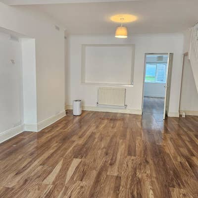 3 Bedroom Terrace with Garden – Trevethick St Main Photo