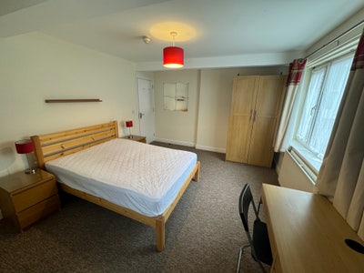 LARGE Double Ensuite room - bills included Main Photo