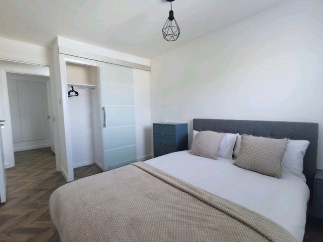 Bright Furnished Room in 2 Bed Flat  Main Photo