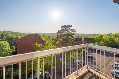 Spacious 2 bed flat with Balcony in Croydon Main Photo