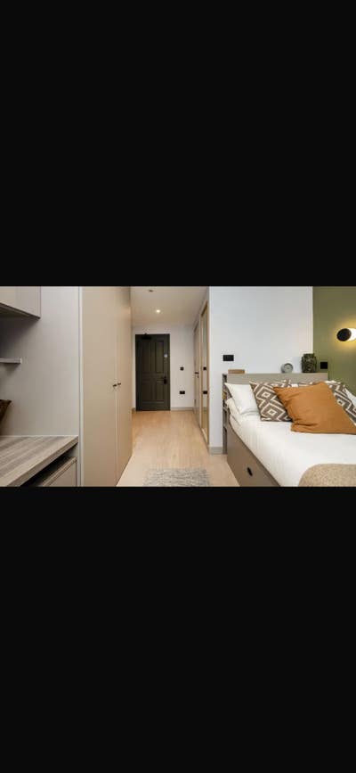 The garage- 6 bed classic en suite  Main Photo