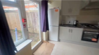 🍀🍀Beautiful Four-Bedroom Family Home SE25🍀 Main Photo