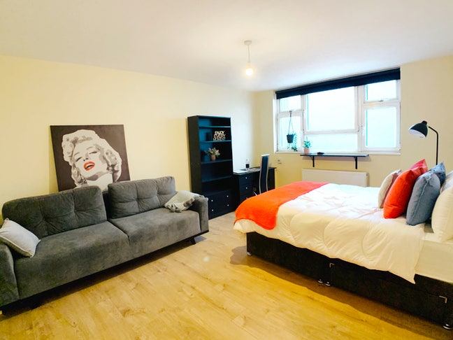 🏡 2 Rooms Available in Modern Flatshare🏡  Main Photo