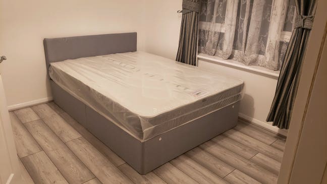 Spacious flat in Romford Main Photo