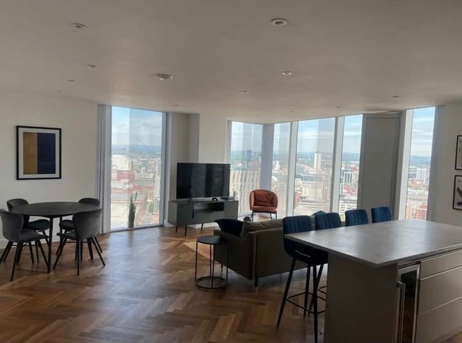 Stunning city centre apartment with great view Main Photo